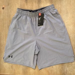 Under Armour Men’s Heat Gear Loose Athletic shorts. Size Small